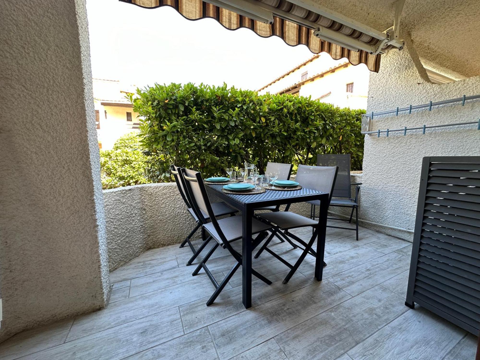 Appartement Climatise Avec Chambre Et Parking Privatif Locations Vld Camargue Saintes-Maries-de-la-Mer Exterior photo