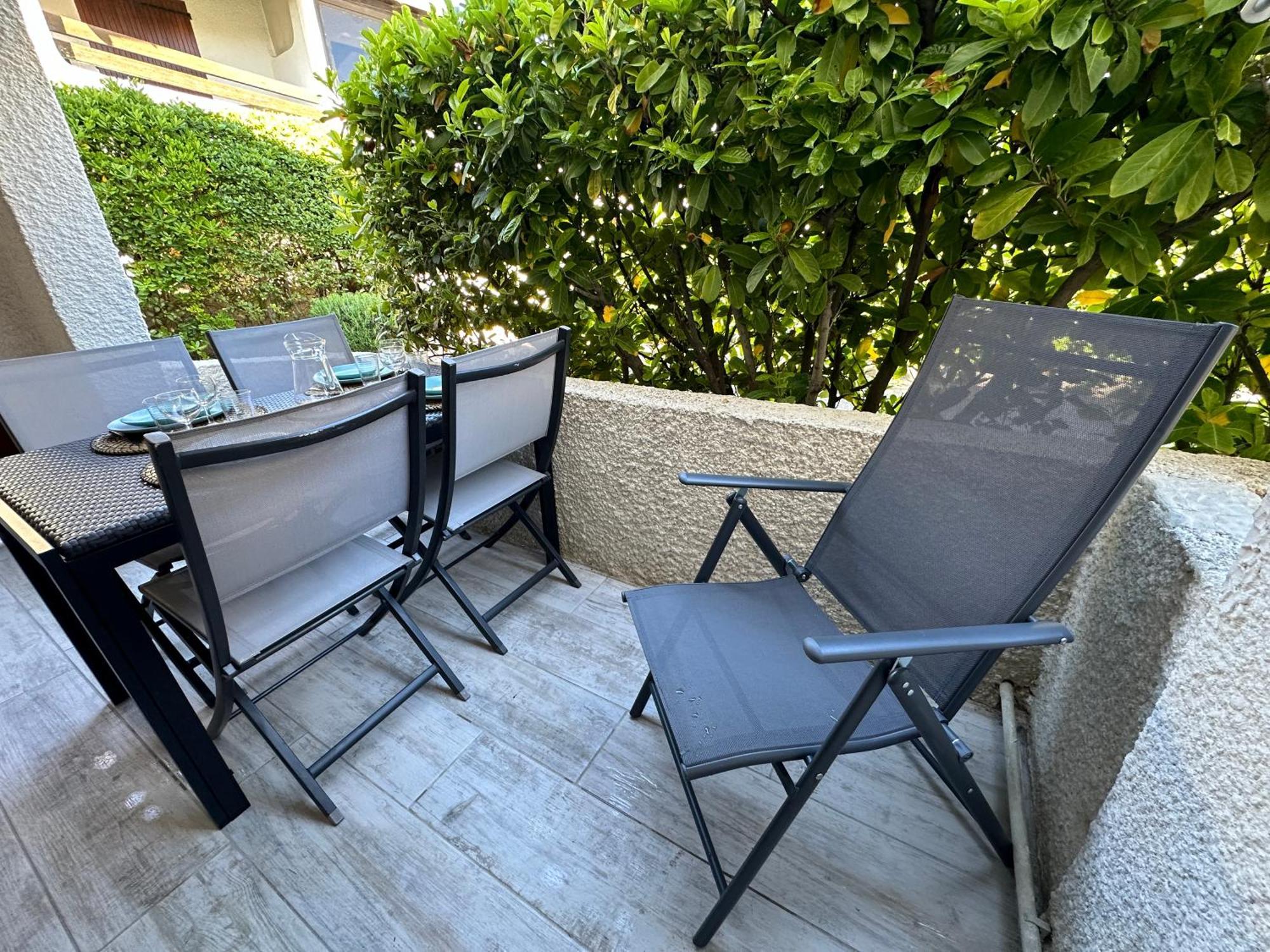 Appartement Climatise Avec Chambre Et Parking Privatif Locations Vld Camargue Saintes-Maries-de-la-Mer Exterior photo